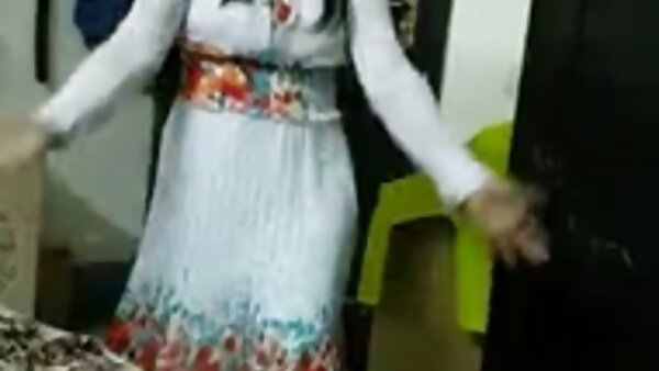 امرأة سمراء قبيحة شاحبة ذات شعر قصير تأخذ موانئ سكس محارم احترافي مترجم دبي بينما تمتص ديك قاسية (MMMF)